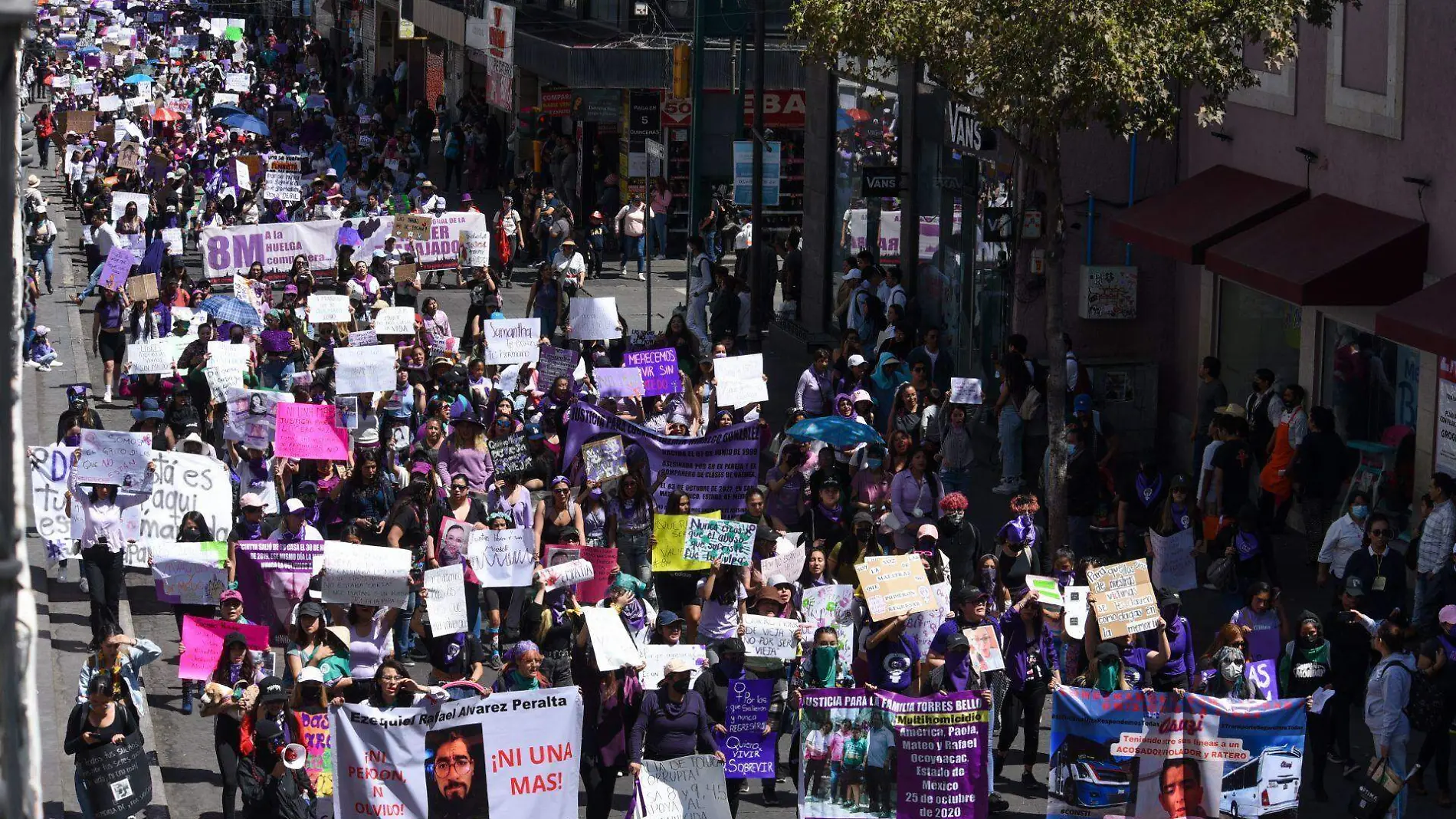 Mujeres marchan en Toluca